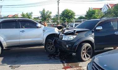 ระทึก!รถชนกัน 4 คันรวดกลางสามแยกพิมาย มีผู้ได้รับบาดเจ็บหลายราย