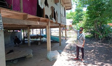 พ่อแม่ผวาหนัก!ลูกชายเมายาบ้าคลั่งคว้ามีดอีโต้พังบ้านยับขับรถจยย.ทิ้งสระน้ำ