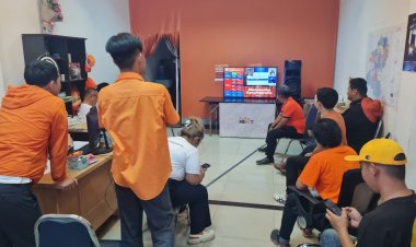 ด้อมส้มโคราช  ผิดหวังผลโหวต “พิธา” เป็นนายกรัฐมนตรีไม่ผ่าน