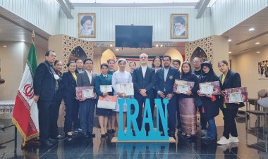 มอบเกียรติบัตรให้นักศึกษาที่จบคอร์สภาษาเปอร์เซีย วิทยาลัยเทคโนโลยีสยาม