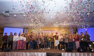 เลขาธิการ ศอ.บต. เปิดงานเลี้ยงสังสรรค์ "ชบาเบ่งบาน พหุวัฒนธรรมงาม ดีตานิง" ปี 66