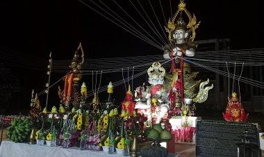 อัศจรรย์! งูเลื้อยเข้าพิธีบวงสรวงท้าวเวสสุวรรณวัดเกาะพันซาโพธิยาลัยเชื่อมาให้โชคลาภ