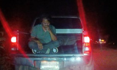 ระทึก! พลเมืองดีแจ้งตำรวจให้ช่วยคนเมาแล้วขับจนคลัชไหม้ รถไปต่อไม่ได้จอดกลางถนน