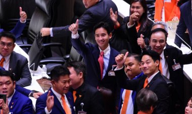 แฟนคลับด้อมส้มลุ้นระทึก! ศาลรธน. ถก 19 ก.ค. ปม"พิธา"ถือหุ้นสื่อ หากรับคำร้อง จ่อถูกสั่งหยุดหน้าที่