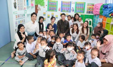 นักการเมืองรุ่นใหม่"รทสช."ลุยมอบสื่อการเรียนการ เลี้ยงอาหารกลางวันศูนย์เด็กเล็กสุเหร่าบ้านดอน