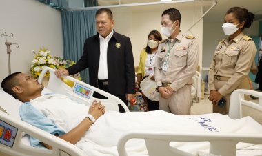 เลขาธิการ ศอ.บต.เยี่ยมให้กำลังใจ เจ้าหน้าที่ที่ได้รับบาดเจ็บเหตุคนร้ายบึ้มบันนังสตา