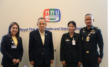 ผอ.ศปปค.ฝกพ.ศปก.ทบ.รุดขอบคุณ กอญ.ช่อง 5 รับครอบครัวกำลังพลทบ.ที่พิการ 2 รายเข้าทำงานเป็นล่ามภาษามือ