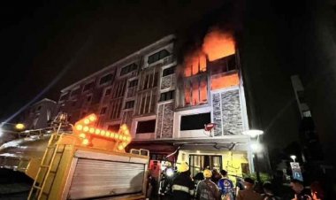 สลดกลางดึก!เพลิงไหม้ทาวน์โฮมหรู 5 ชั้น แม่อุ้มลูกโดดชั้น 4 หนีไฟ ร่างกระแทกพื้นดับคู่