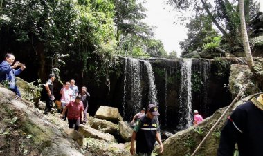 นอภ.ขุนหาญลุยบูม"น้ำตกพรหมโลก"แหล่งท่องเที่ยวเชิงธรรมชาติกระตุ้นเศรษฐกิจชายแดนไทย-กัมพูชา