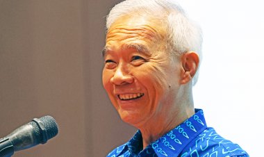 "สุวัจน์"เชื่อการเมืองไทยมีทางออก ไม่มีทางตัน ยังเป็นกำลังใจให้ตั้งรัฐบาลให้สำเร็จโดยเร็ว