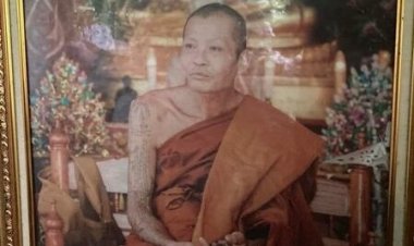 ลูกศิษย์แห่อาลัย! หลวงพ่ออิ่นคำ ละสังขาร ด้วยท่านั่งสมาธิ ในกุฏิกลางป่าวัดดังลำพูน