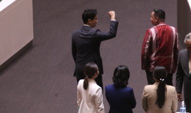 เปิดที่มา"พิธา" ชูกำปั้นเหนือศีรษะ "Raised Fist"นัยต่อต้านเผด็จการและการกดขี่