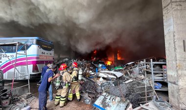 ระทึก!เพลิงไหม้อู่ต่อรถทัวร์"เชิดชัย" ของเจ๊เกียว โคราช  เสียหายหลายสิบล้านบาท (ชมคลิป)