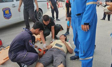 ชื่นชม! “ฮีโร่ ชุดนักศึกษาวิชาทหาร รด.”เข้าช่วยเหลือเหยื่ออุบัติรถชนกันตามที่ฝึกฝนมา