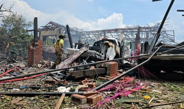 รง.พลุบึ้มสนั่นดอยสะเก็ด บ้านพังยับกว่า 30 หลัง เจ็บ 8 เผยเคยระเบิดเมื่อ 10 ปีก่อน