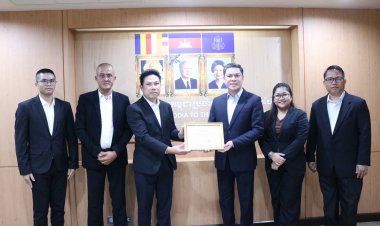 ทูตกัมพูชามอบประกาศนียบัตรเชิดชูซีพีเอฟในฐานะองค์กรที่ปฏฺิบัติต่อแรงงานชาวกัมพูชาอย่างเสมอภาคและเท่าเทียม
