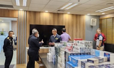 ทลายแหล่งซุกซ่อนบุหรี่เถื่อนรายใหญ่ย่านฝั่งธนบุรียึดของกลางกว่า 2 หมื่นซอง