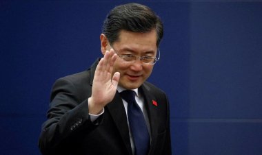 จีนสั่งปลด รมว.ต่างประเทศคนสนิท"สี จิ้น ผิง" หลังหายตัวลึกลับ-ดึงคนเก่าทำหน้าที่แทน