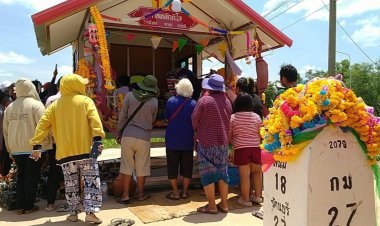 แห่ส่องเลขเด็ดหลักกิโล สาวขอถูกหวยแฮตทริก จะสร้างโดมหลังคาถวาย