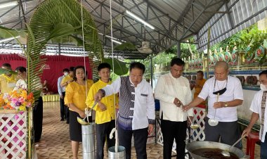 "ผู้ใหญ่หมี แม่สอด" จัดกิจกรรม หล่อเทียนพรรษา วัดล้านนาบุญญาราม บ้านหนองบัว