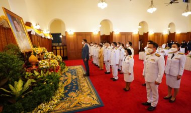 "เศรษฐา-แพทองธาร" นำคณะ สส.เพื่อไทย ลงนามถวายพระพร พระบาทสมเด็จพระเจ้าอยู่หัว