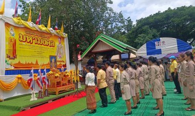 "พรชัย"นายอำเภอขุนหาญนำปชช.หล่อเทียนพรรษามหามงคลเฉลิมพระเกียรติในหลวง