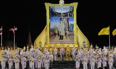 นายกฯ นำจุดเทียนถวายพระพรชัยมงคล ในหลวง พสกนิกรเปล่งเสียงทรงพระเจริญกึกก้อง
