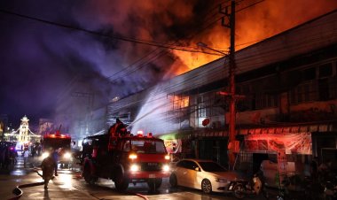 ระทึกกลางดึก!ไฟไหม้ร้านซ่อม จยย.กลางเมืองเบตง ย่างสดเจ้าของดับสยองคากองเพลิง