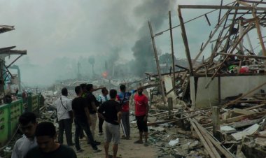 โกดังเก็บพลุระเบิดสนั่นตลาดมูโนะ "สุไหงโก-ลก" พังราบ ตายพุ่ง 9 ศพ บาดเจ็บ 114 (ชมคลิป)