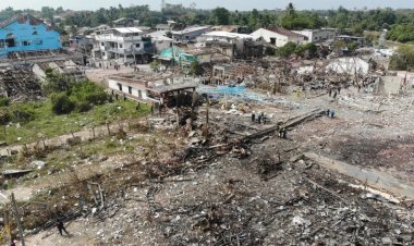 ตั้ง 3 ข้อหาหนักเจ้าของโกดังประทัดระเบิดในตลาดมูโนะ ดับเพิ่ม 12 ศพ บ้านพังยับ 200 หลัง