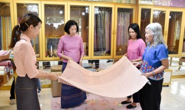 พช.ลำพูน ลงพื้นที่อำเภอทุ่งหัวช้าง สนับสนุน การประกวดผ้าลายพระราชทาน “ผ้าลายดอกรักราชกัญญา”