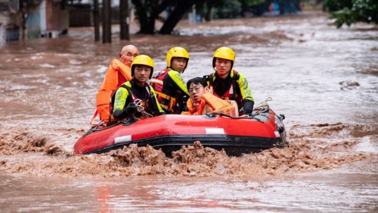 ฝนถล่มนครฉงชิง ภาคตะวันตกเฉียงใต้จีน ท่วมหนัก ดับแล้ว 15 ศพ สูญหายอีก 4 ราย