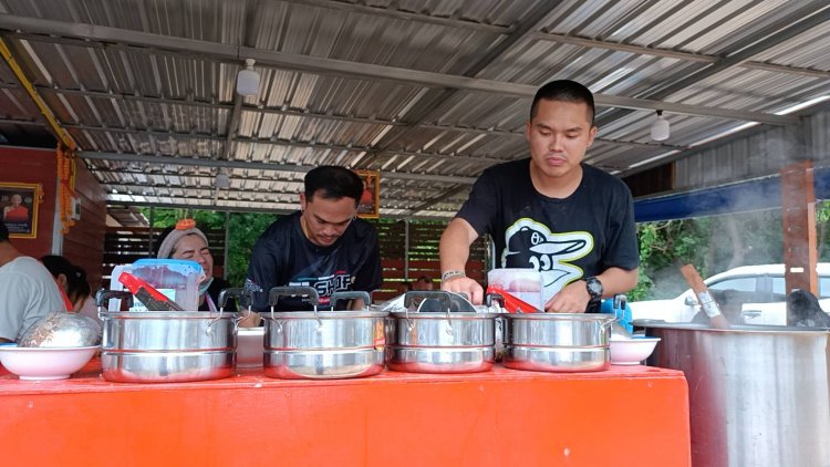 ร้านแทบแตก! ลูกค้าแน่นหลังทำการตลาดวันแรก ขายก๋วยเตี๋ยวเรือชามละ9บาท!