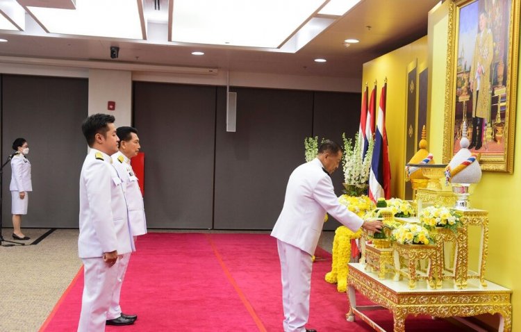 ‘วันนอร์-ปดิพัทธ์-พิเชษฐ์’ รับพระบรมราชโองการตั้งปธ.สภา-รองประธานสภาฯ ส.ส.ร่วมพิธีคับคั่ง