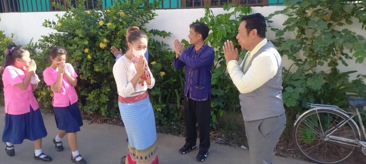 "นุ้ยส์ เมืองฉอด-จ.ป.ส ."พร้อม คณะครู รร.ดอนแก้ว ลงพื้นที่เยี่ยมบ้านนักเรียน ชุมชนสองแคว 1 เชื่อมสัมพันธ์บ้านกับโรงเรียน