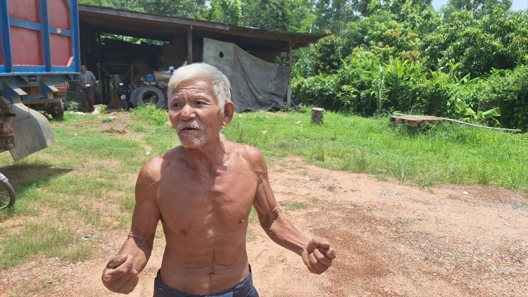 ฮือฮา!ผู้เฒ่าวัยกว่า 74 ปีพลังปลาร้า โชว์ลีลาเล่นบาร์คู่ บาร์เดี่ยวทำเอาหนุ่มอาย