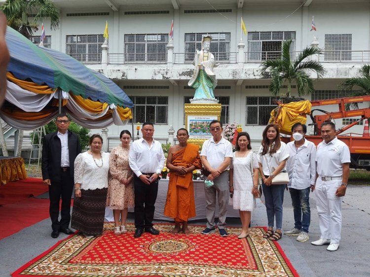 " ดร.หิมาลัย ผิวพรรณ"ประธานพิธีเบิกเนตรองค์เจ้าแม่กวนอิม ปางประทานพร สูง 3.5 เมตร ณ.วัดบึงบาระภาสะวัต จ.ปทุมธานี !!