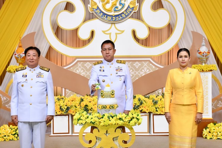 ผู้ว่าฯชลบุรีนำส่วนข้าราชการร่วมบันทึกเทปถวายพระพรพระบาทสมเด็จพระเจ้าอยู่หัวเนื่องในโอกาสวันเฉลิมพระชนมพรรษา 71 พรรษา