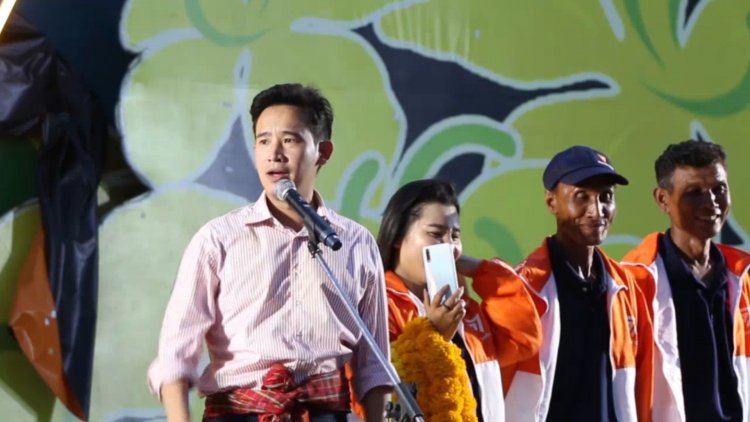 คนอีสานยก"พิธา" อันดับ 1 นักการเมืองแห่งปี แม้จะพลาดเก้าอี้นายกฯ และถูกศาลสั่งหยุดปฎิบัติหน้าที่