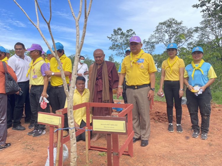 ผบ.ตร.นำข้าราชการจิตอาสาชัยภูมิปลูกป่า 5,000 ต้น เฉลิมพระเกียรติพระบาทสมเด็จพระเจ้าอยู่หัวรัชกาลที่10