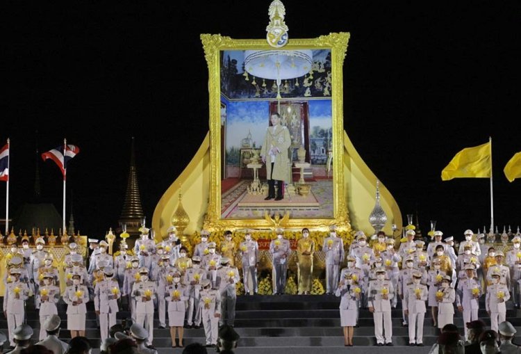 นายกฯ นำจุดเทียนถวายพระพรชัยมงคล ในหลวง พสกนิกรเปล่งเสียงทรงพระเจริญกึกก้อง