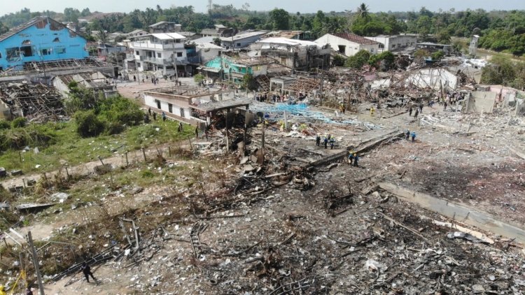 ตั้ง 3 ข้อหาหนักเจ้าของโกดังประทัดระเบิดในตลาดมูโนะ ดับเพิ่ม 12 ศพ บ้านพังยับ 200 หลัง
