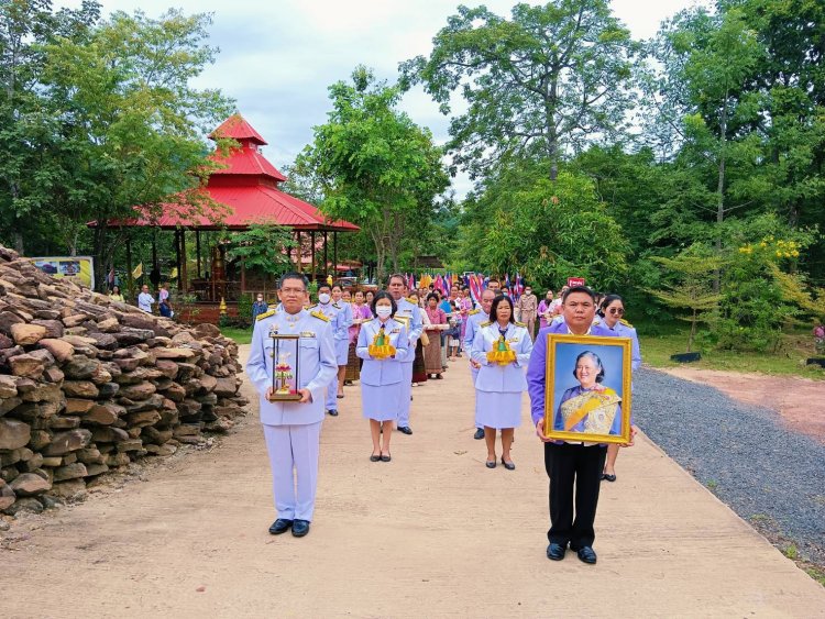 “บิ๊กหมอก” ประธานพิธีฉลองโคมประทีปพระราชทาน เข้าพรรษา สำนักสงฆ์ภูยอดรวย อุบลราชธานี