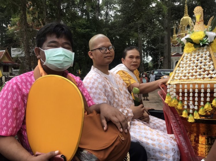 สิบเอกมานิตย์–คุณณัฐนันท์ (ดาว) สนับบุญ ขอกราบขอบคุณร่วมอนุโมทนาบุญ บวชลูกชาย