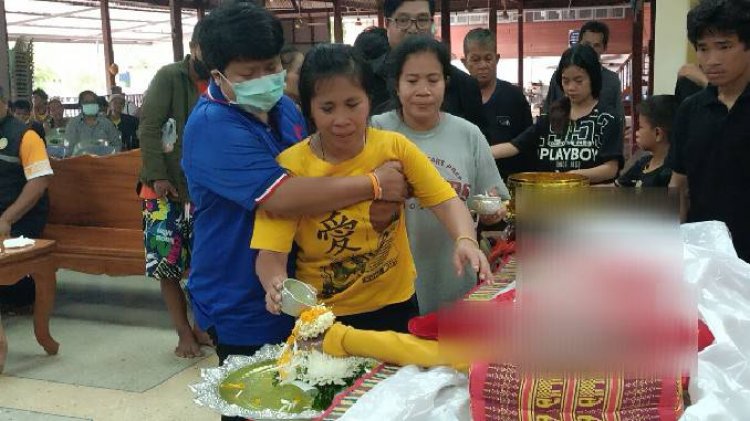 ร่ำให้แทบขาดใจ! พ่อแม่นำร่างไร้วิญญาณหนูน้อยวัย 9 ขวบจมน้ำหาดแม่รำพึงกลับบ้านเกิดปราจีนบุรี