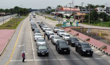 พิจิตรนักท่องเที่ยวจากภาคเหนือใช้ทางหลวง117เดินทางกลับเข้ากรุงเทพมีรถมากแต่ยังคล่องตัว