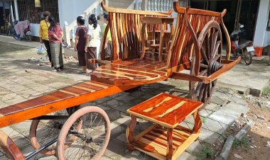 ฮือฮา!วัดบ่อทองรังสรรค์นำเกวียนโบราณที่ชาวบ้านถวายมาแห่เทียนพรรษา