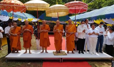 ฮือฮา!แสงปริศนาขึ้นวงกลมเป็นจุดคล้ายเทพพนมงานบวงสรวงพิธีเททองหล่อพร