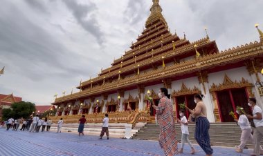 พุทธศาสนิกชนขอนแก่นร่วมเวียนเทียนวันอาสาฬหบูชาแน่นทุกวัด