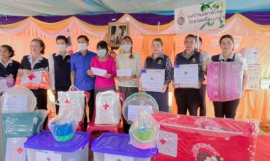 ผู้ว่าฯศรีสะเกษประธานพิธีมอบเงิน-สิ่งของพระราชทานช่วยผู้ประสบอัคคีภัย 2 ราย